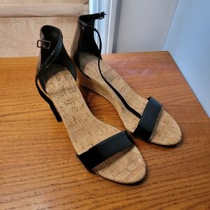 Vaneli, Black patent, wedge sandal, Size 81/2